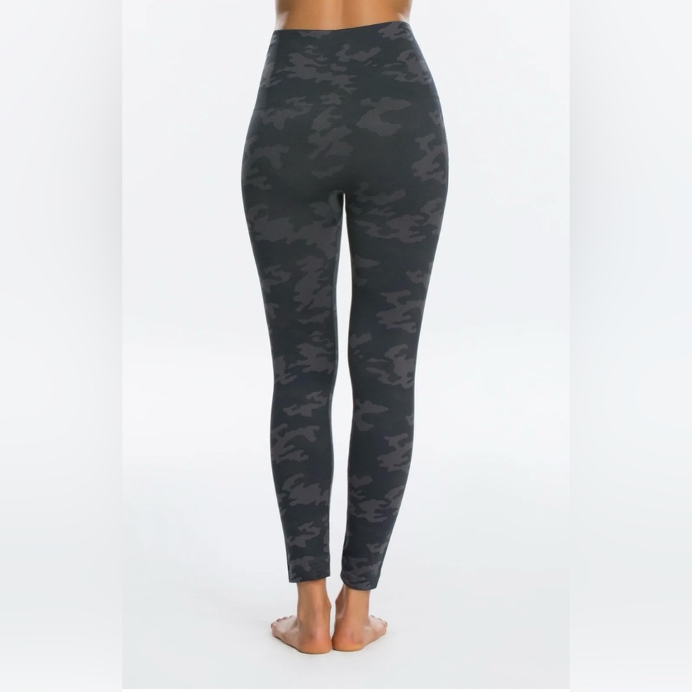 SPANX Women’s Look At Me Now Seamless Leggings Size Small 2-4 BlackCamo‎ Shaping - Picture 2 of 10